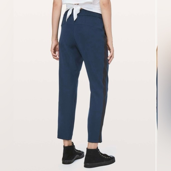 Lululemon On the Fly Woven Pant - Track Stripe | Size 4 - Picture 12 of 14